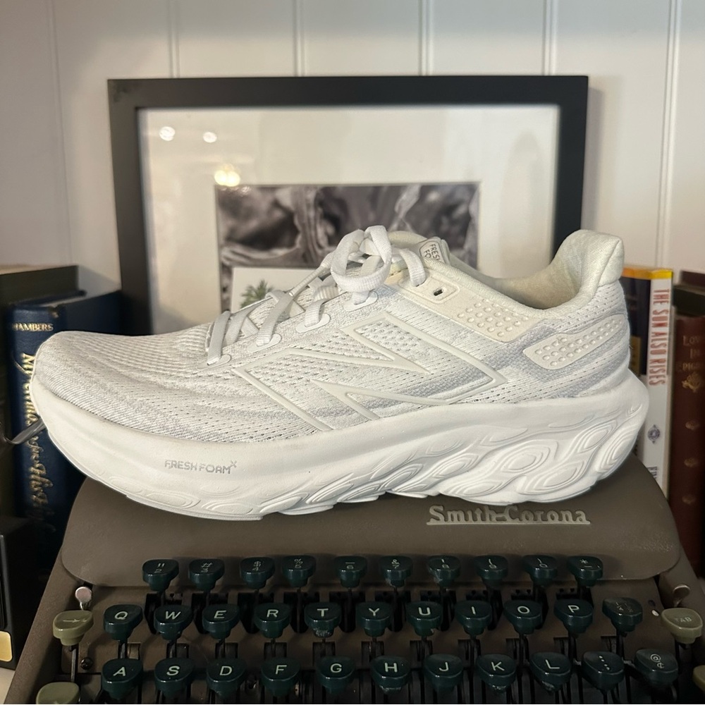 New Balance 1080 V13 - Women’s Size 8 - Picture 4 of 7